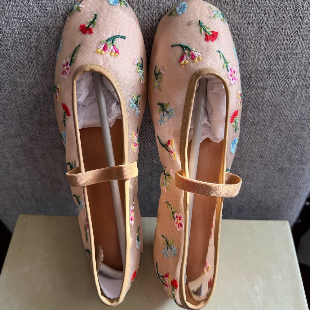 Embroidered Floral Ballet Flats